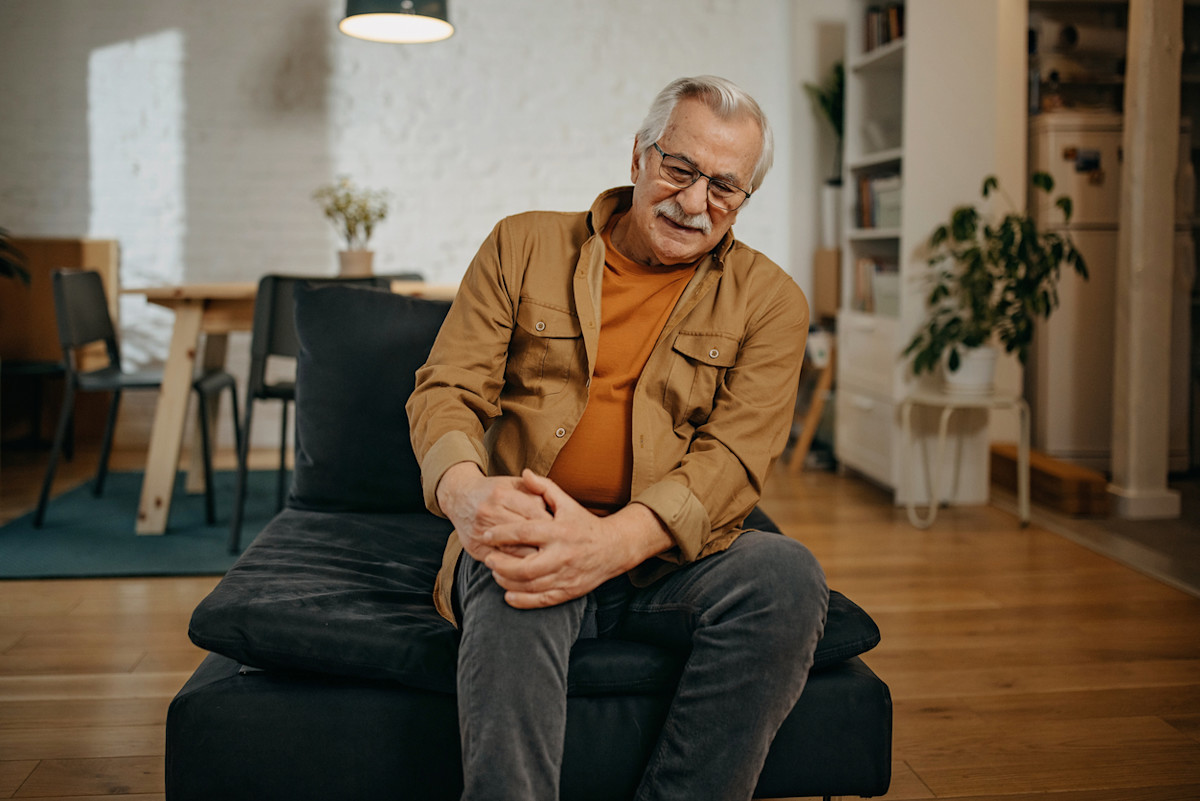 Knee pain after hip replacement: causes and treatments