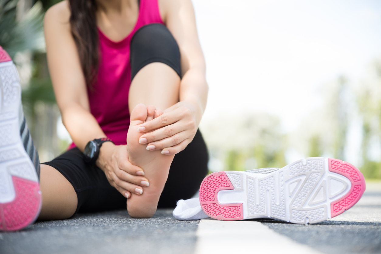 What is turf toe? Causes, symptoms, treatments, and exercises