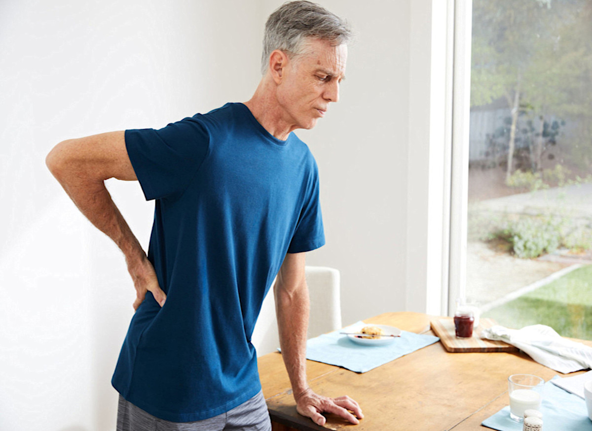 A physical therapist explains: how to prevent back pain from standing all day