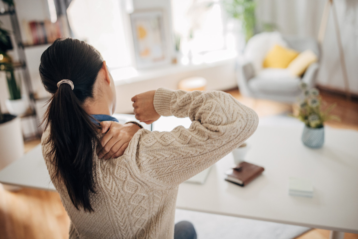 How to get rid of a knot in your shoulder blade
