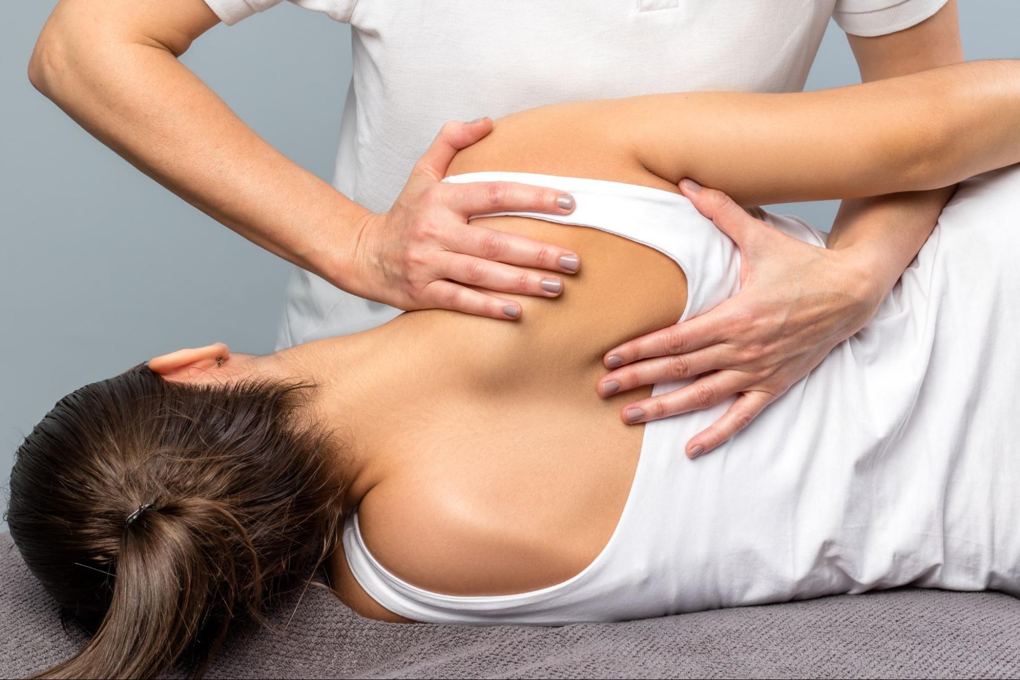 Pinched nerve affecting the shoulder: signs and treatment