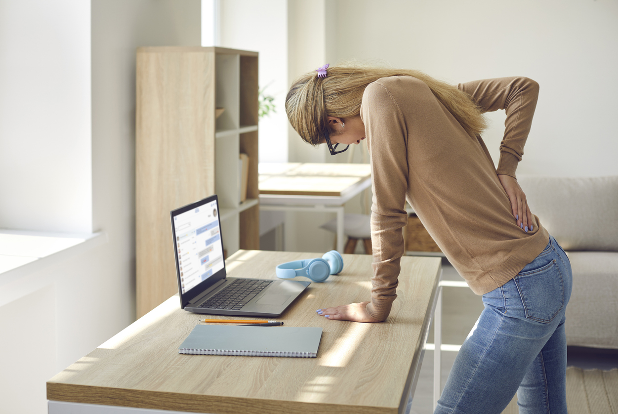 woman-working-with-sciatica-pain