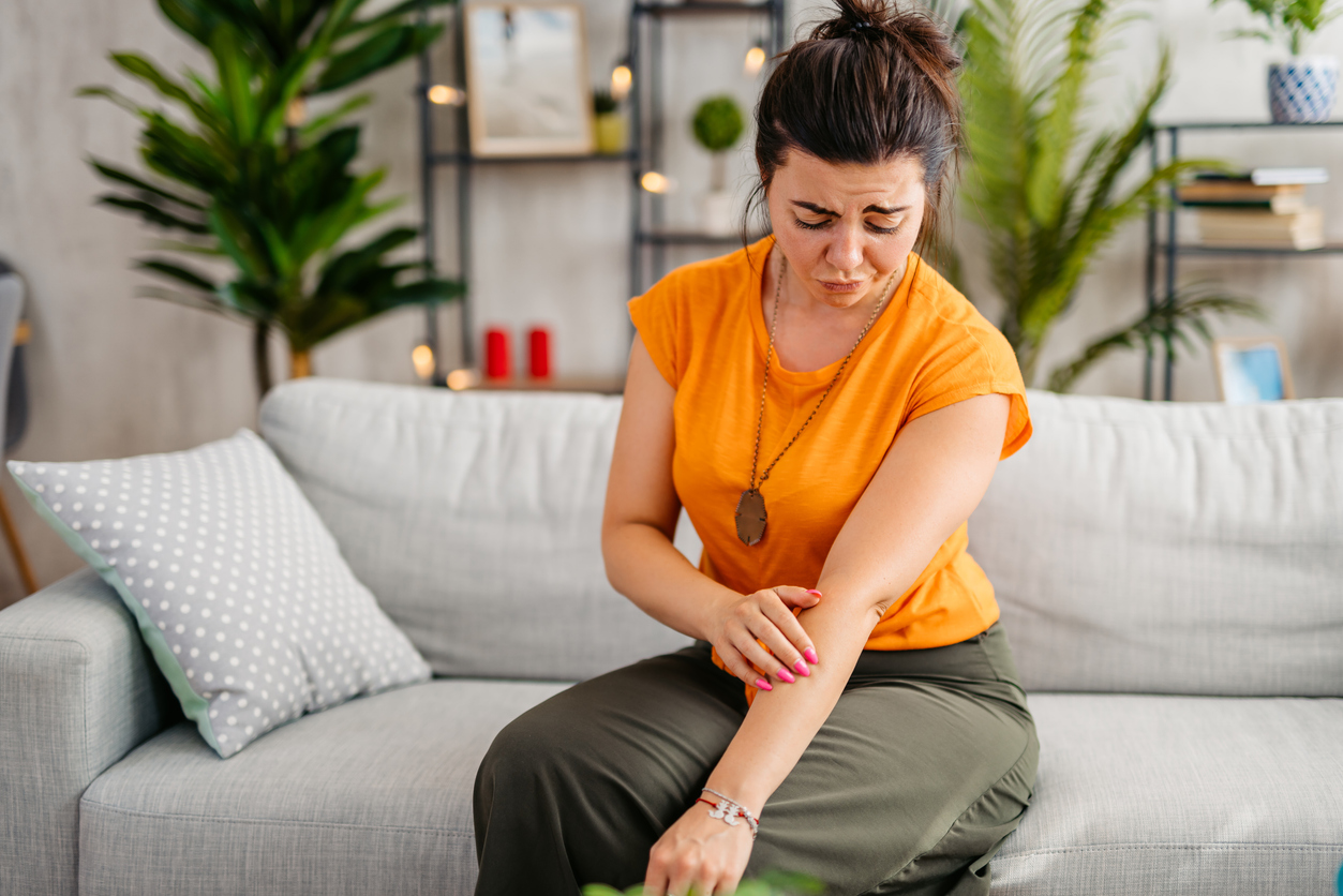 woman-with-pinched-never