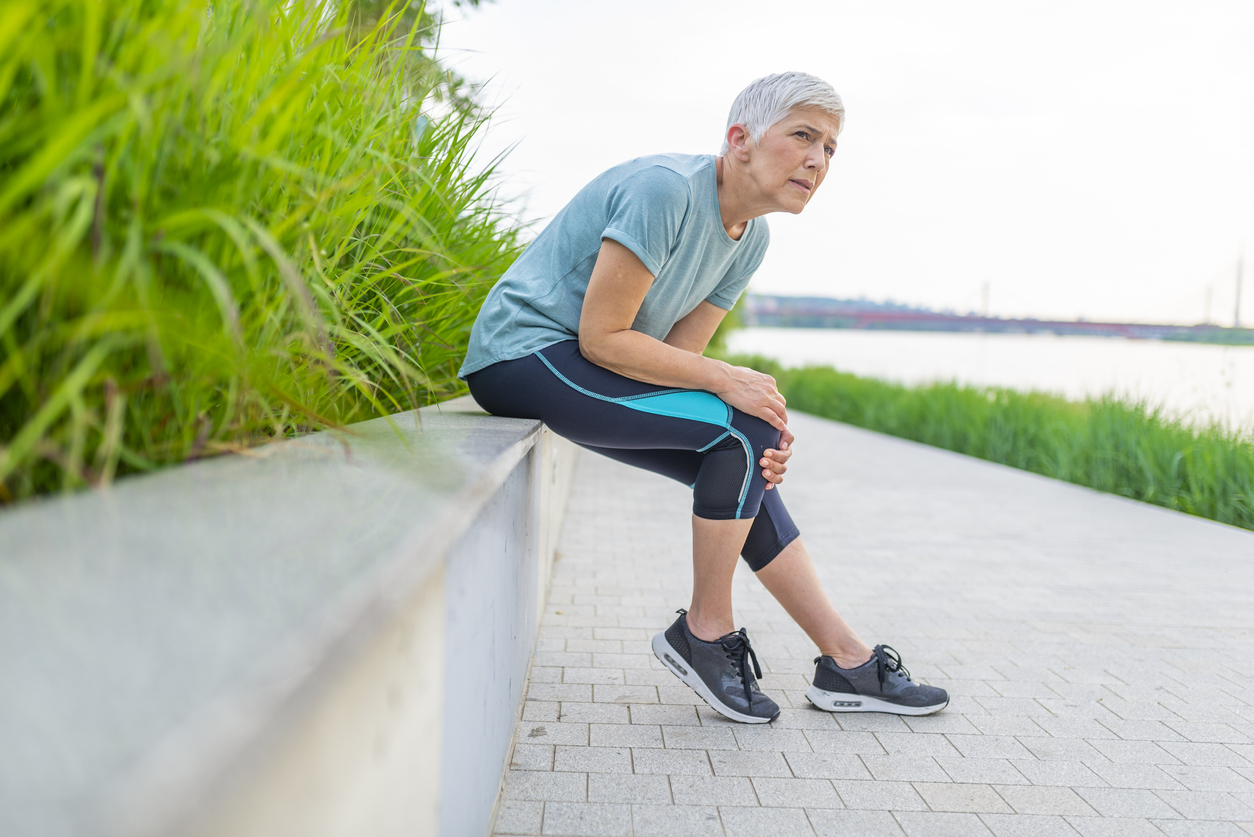 'Bone-on-bone' knee pain: symptoms, causes, and treatments
