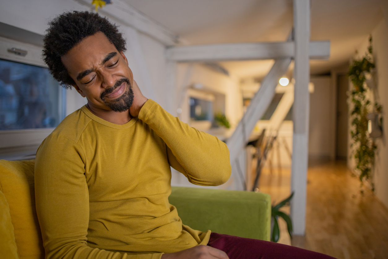 Neck crepitus: neck cracking causes and treatment
