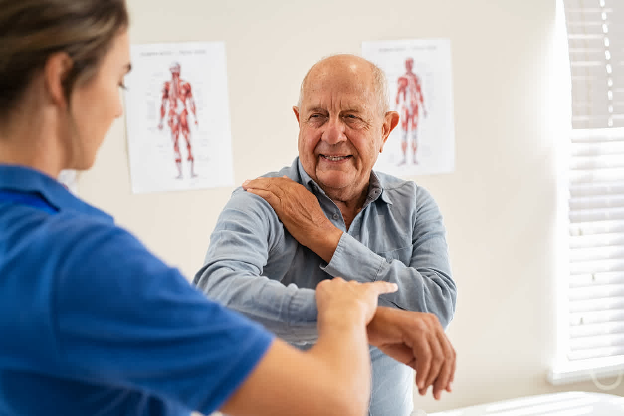 elderly-man-with-shoulder-pain
