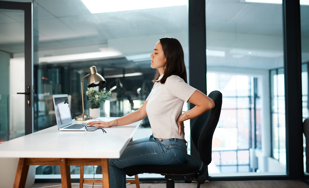 woman feeling tingling in back