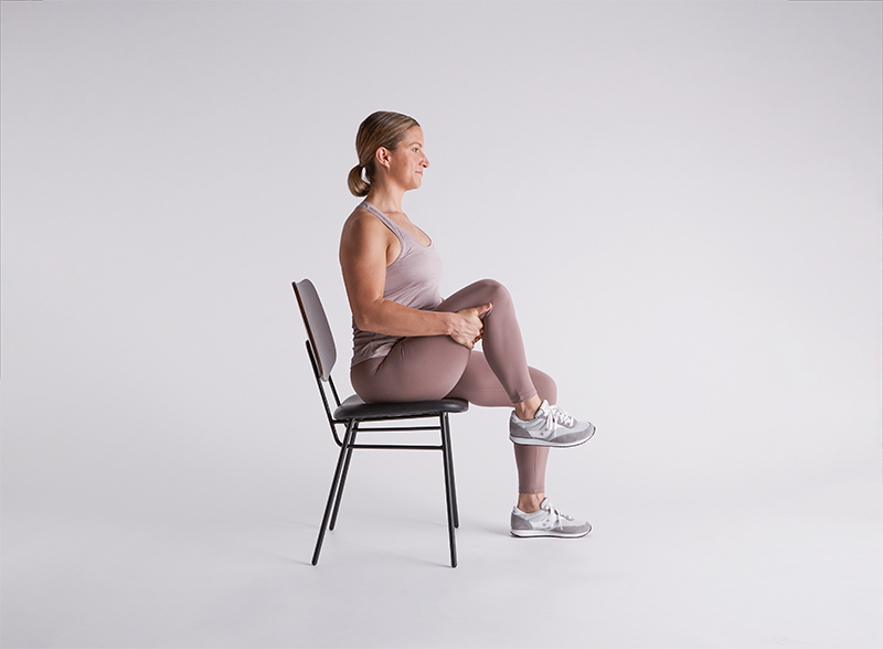 How to do a knee-to-chest stretch: a Hinge Health guide