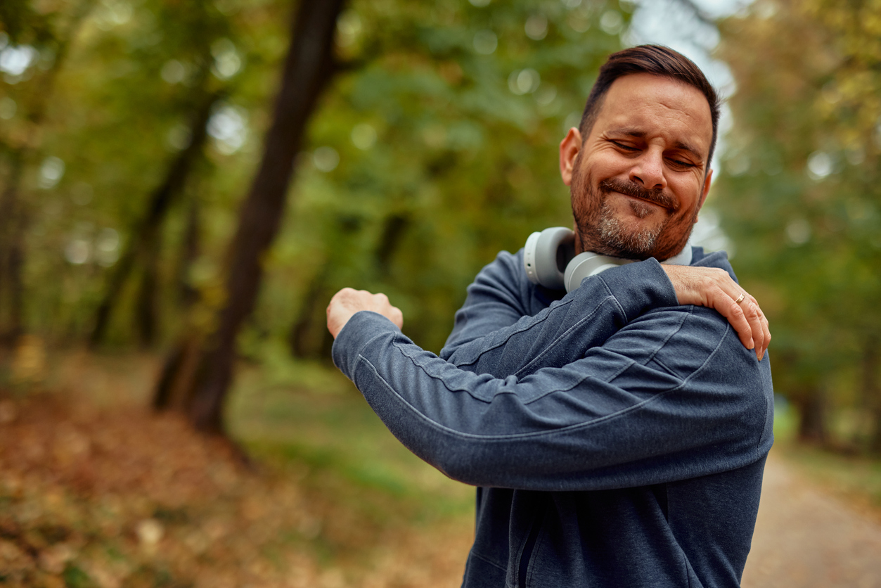 Pain between shoulder blades: causes, treatments, and exercises
