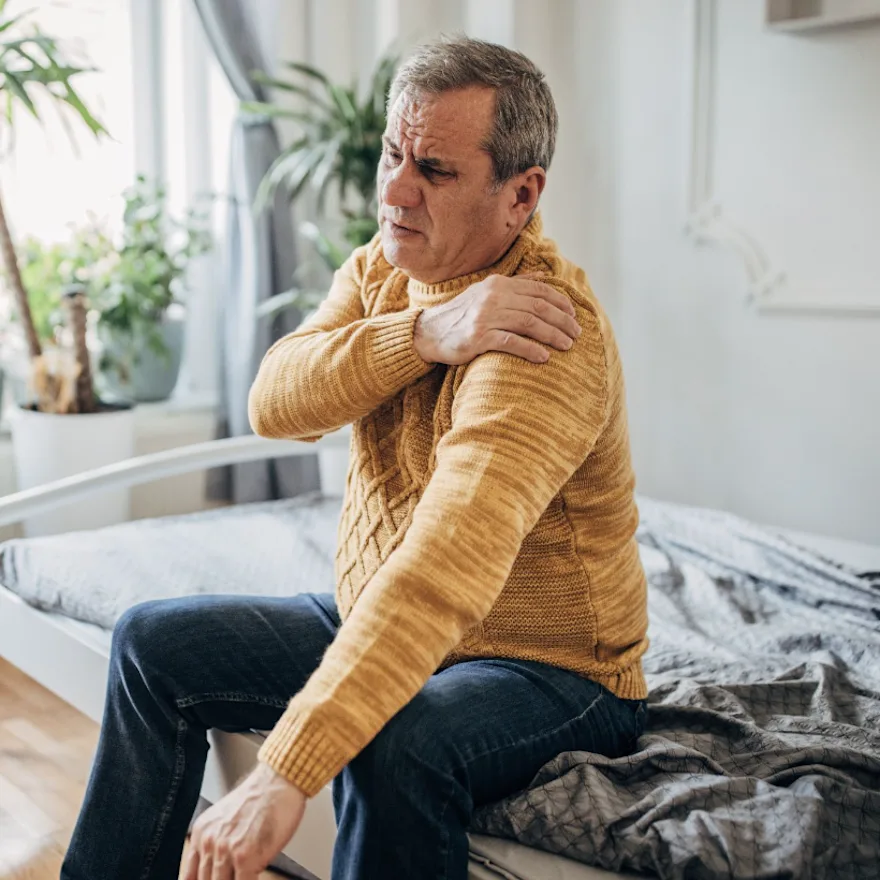 How to sleep with frozen shoulder