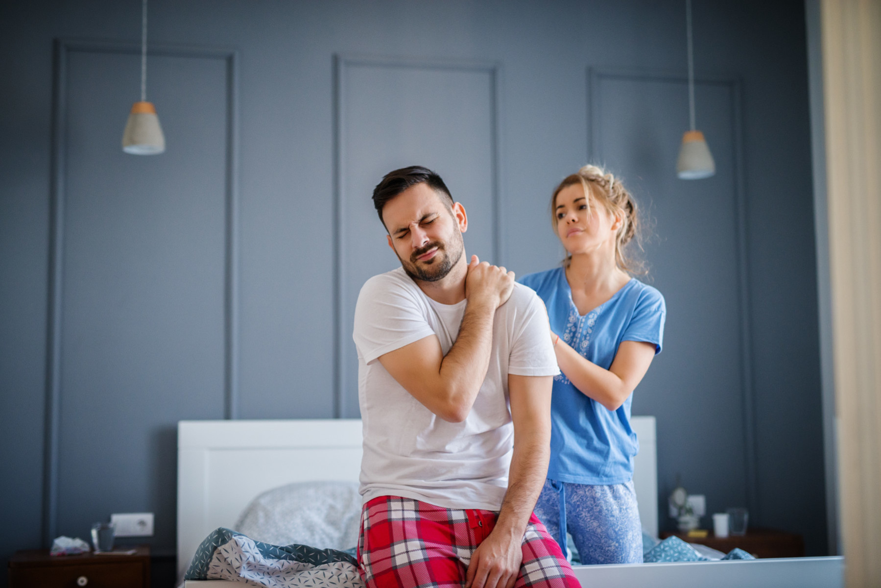Waking up with neck pain: causes, prevention, treatment, best exercises