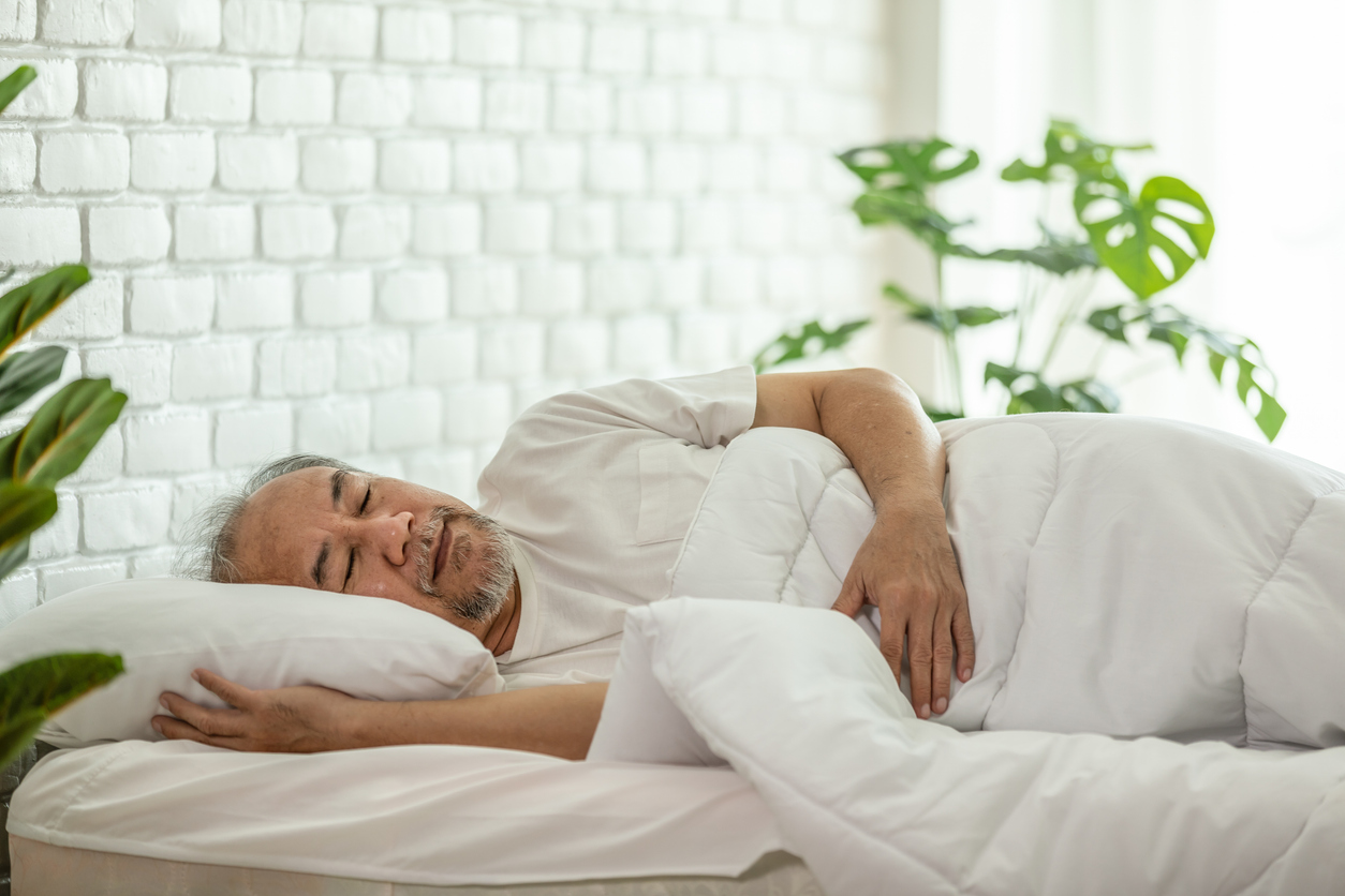 man thinking how to sleep after knee replacement