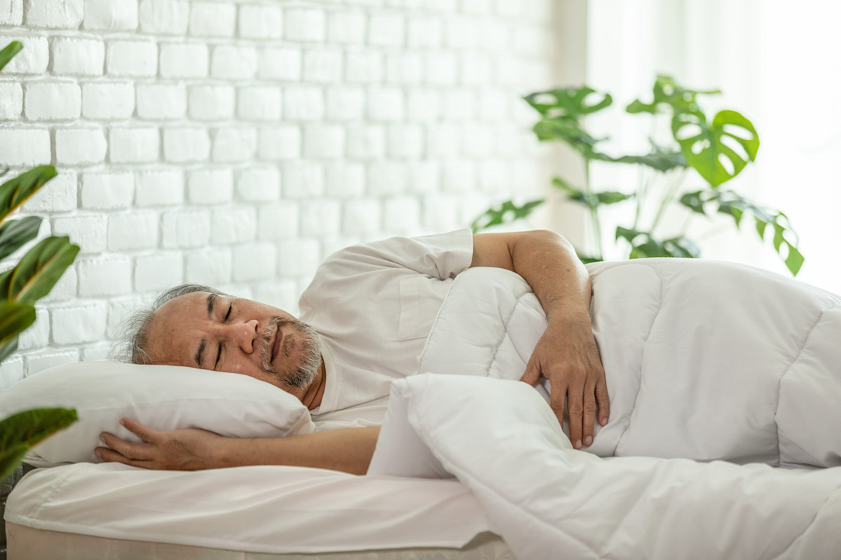 How to sleep after knee replacement surgery: tips for comfort and pain relief