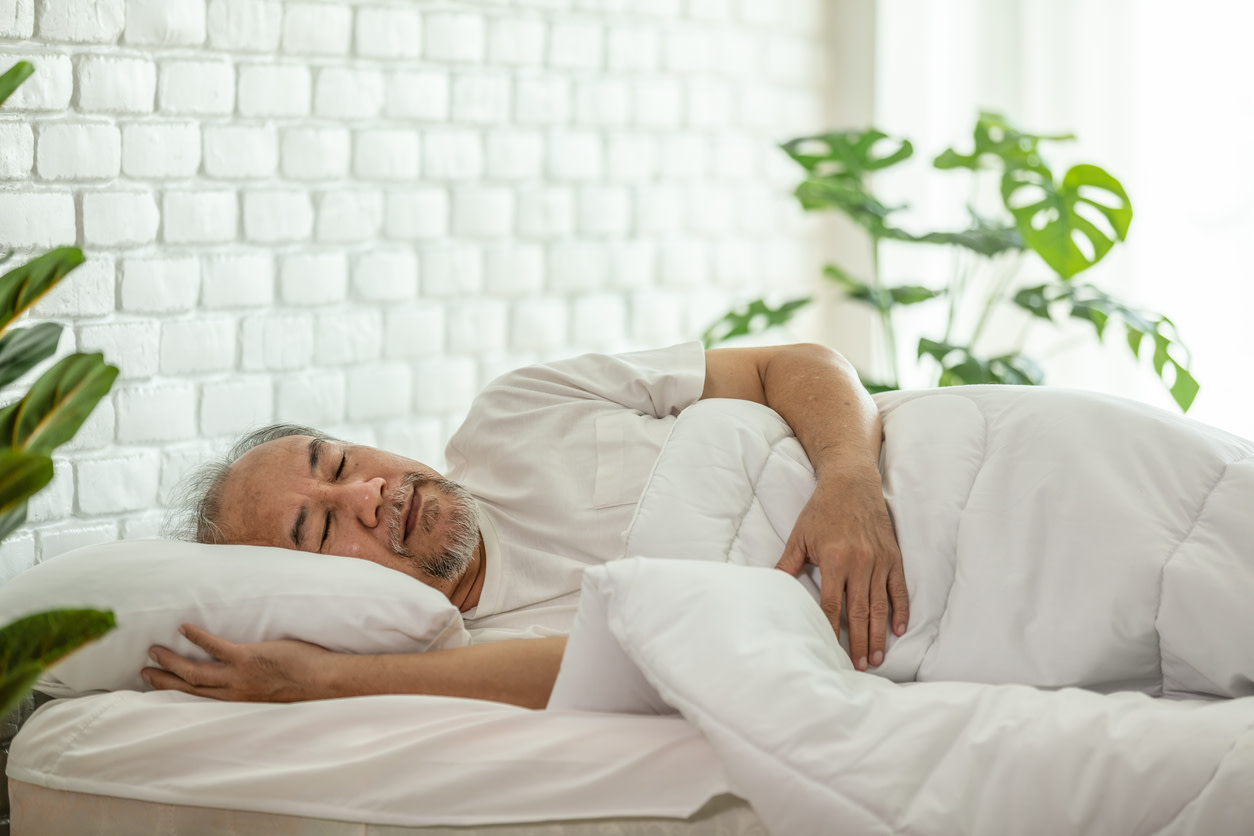 man thinking how to sleep after knee replacement