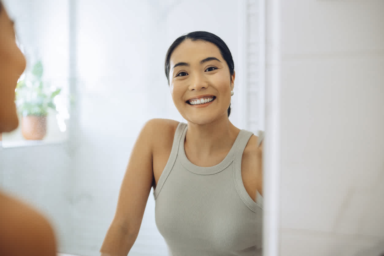 woman-smiling-in-the-mirror