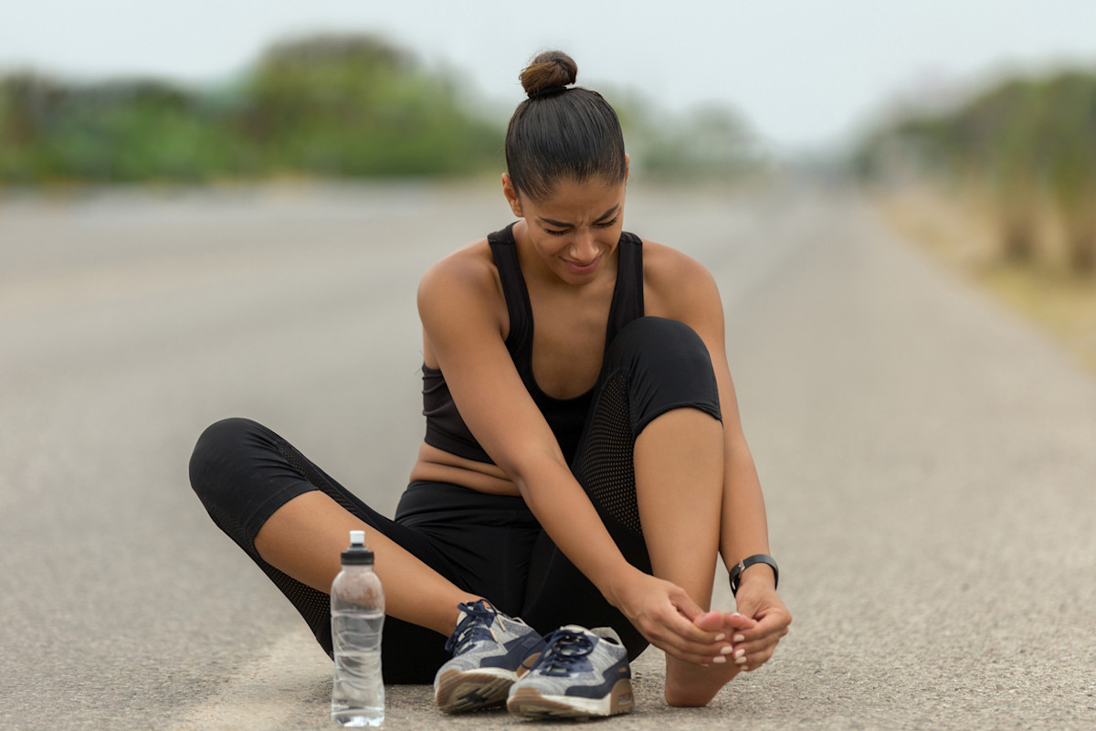 Lateral foot pain: causes, treatments, and exercises