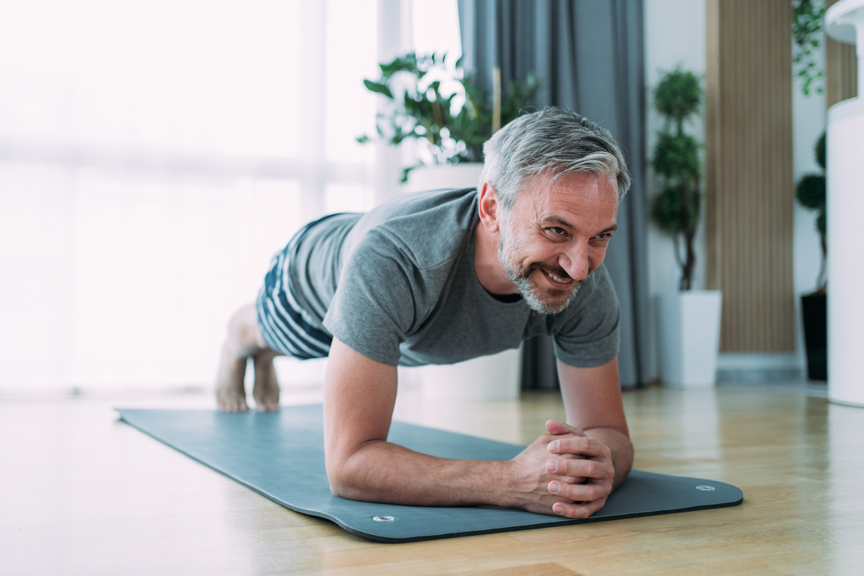 10 Isometric Exercises Recommended by Physical Therapists for Strength and Recovery