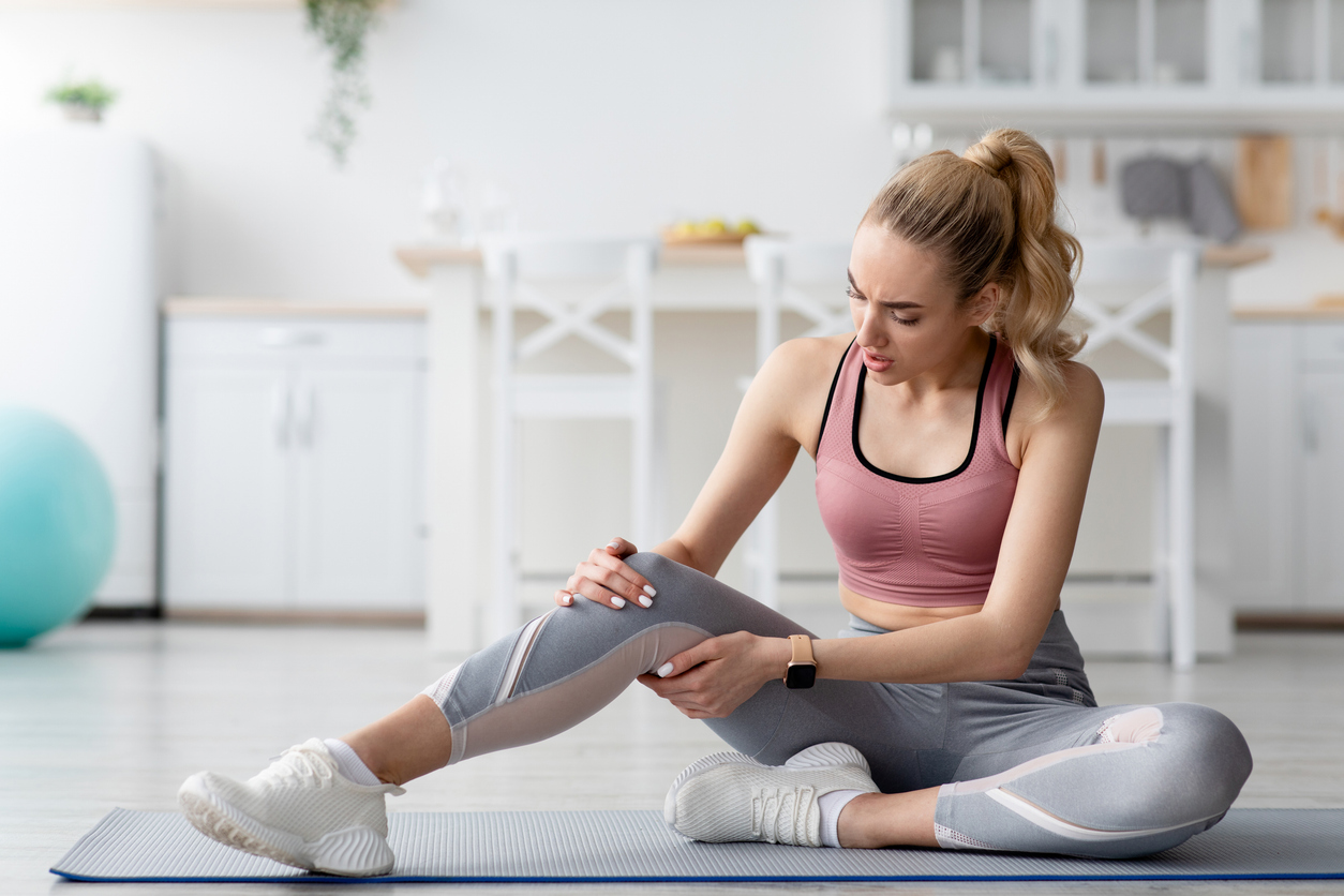 woman-feeling-knee-pain-after-working-out