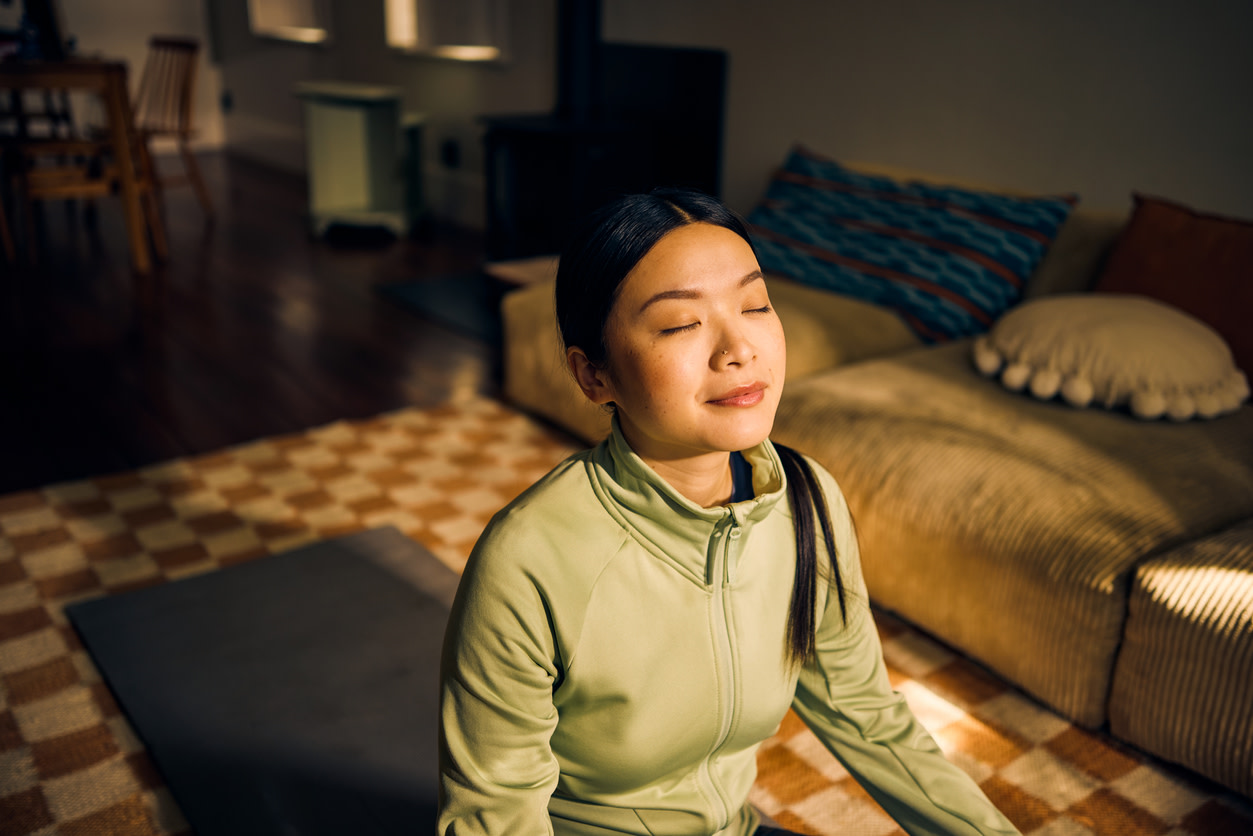 woman doing grounding techniques for anxiety