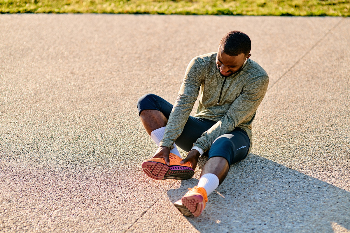 Heel pain: causes, treatment, and exercises