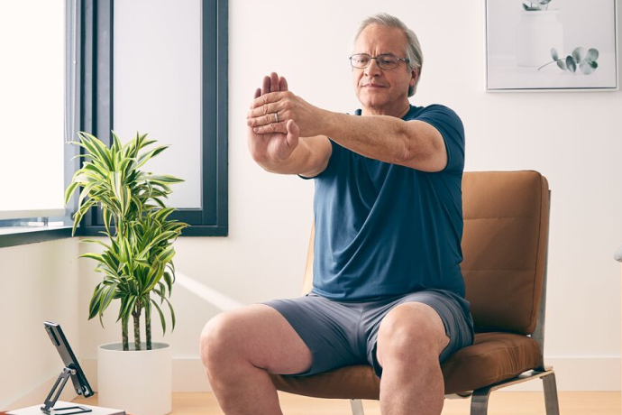 wrists hurt when lifting things after 50 wrist strain lifting object