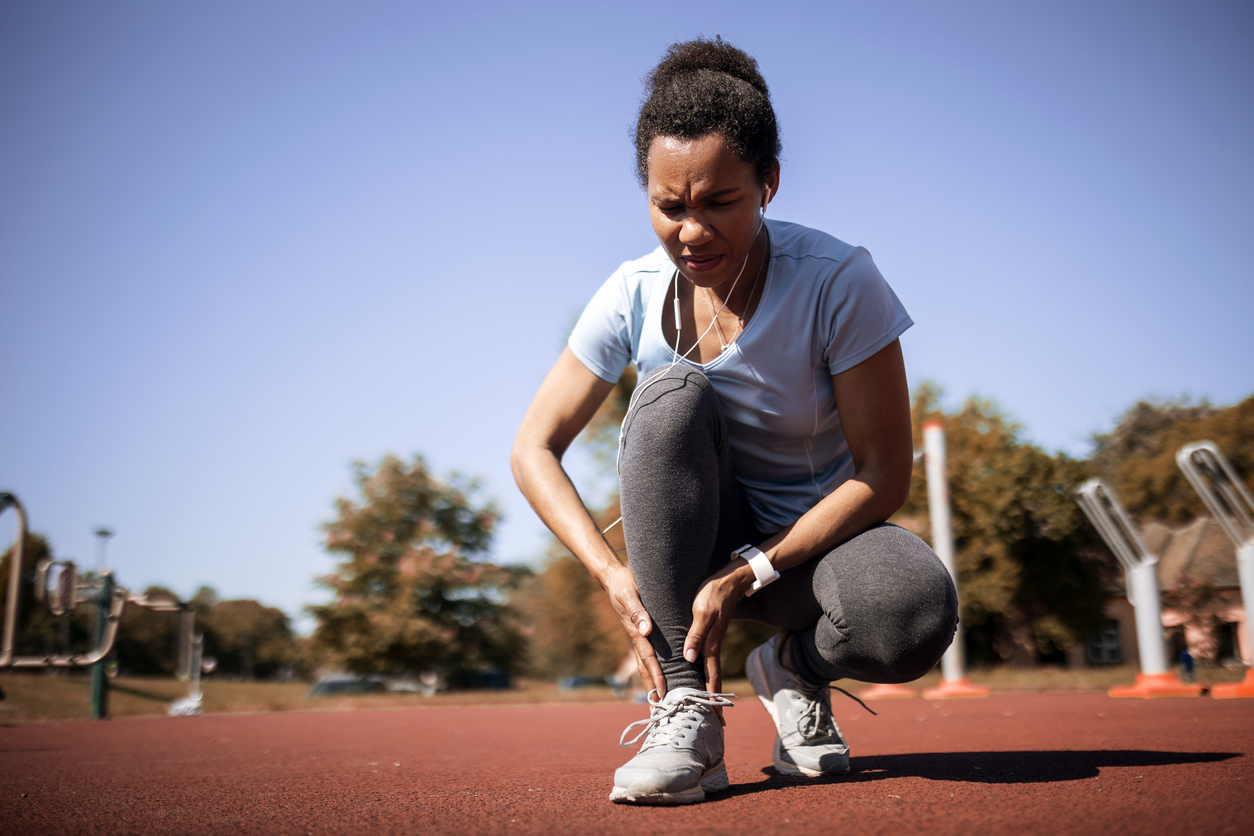 woman-feeling-ankle-pain-after-running-in-the-park