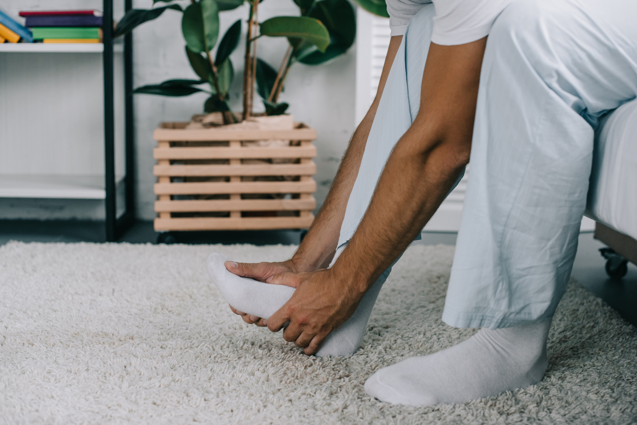 Ball of foot pain treatment: tips and exercises