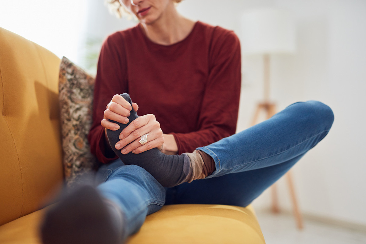 How to stop foot pain from standing all day: tips and exercises