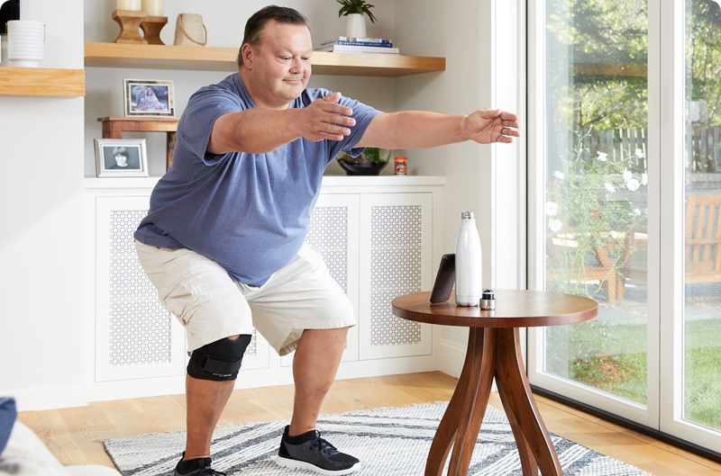 A study of 53 people who recently had knee surgery showed that Hinge Health members reported fewer complications & shorter hospital stays.