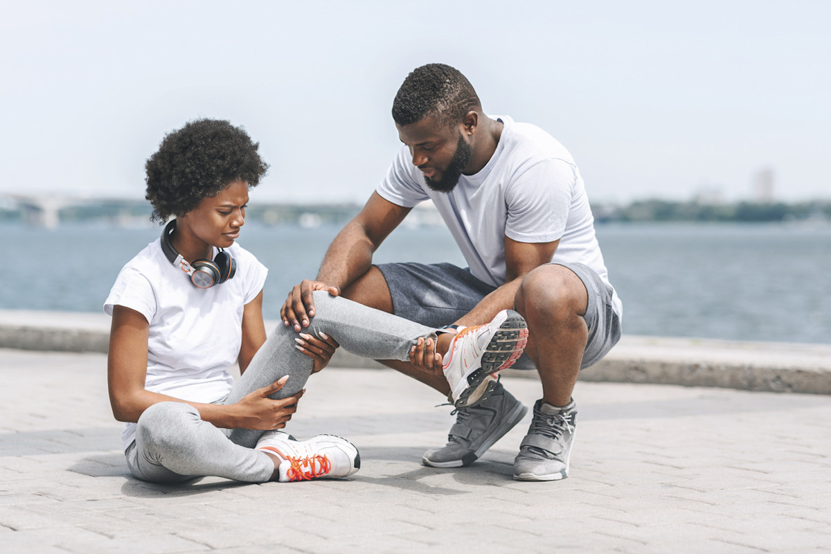Runner’s knee: symptoms, treatments, and exercises