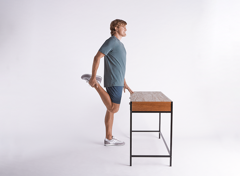 How to do a quad stretch: a Hinge Health guide