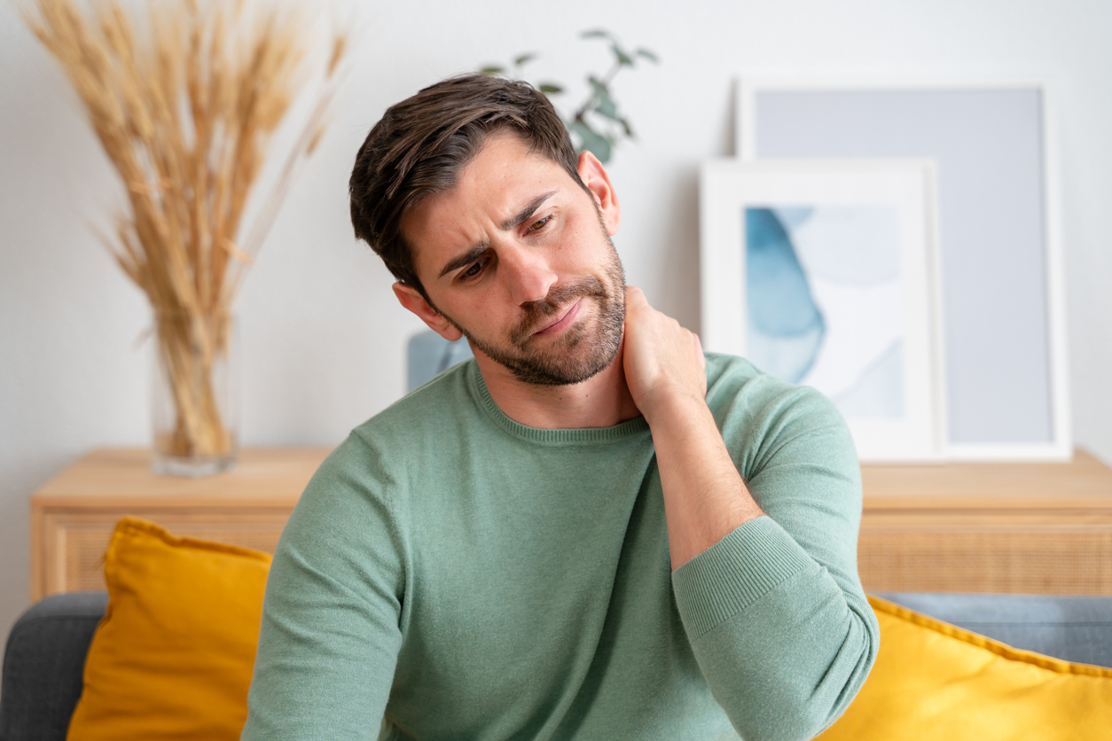 man-experiencing-tmj-neck-pain