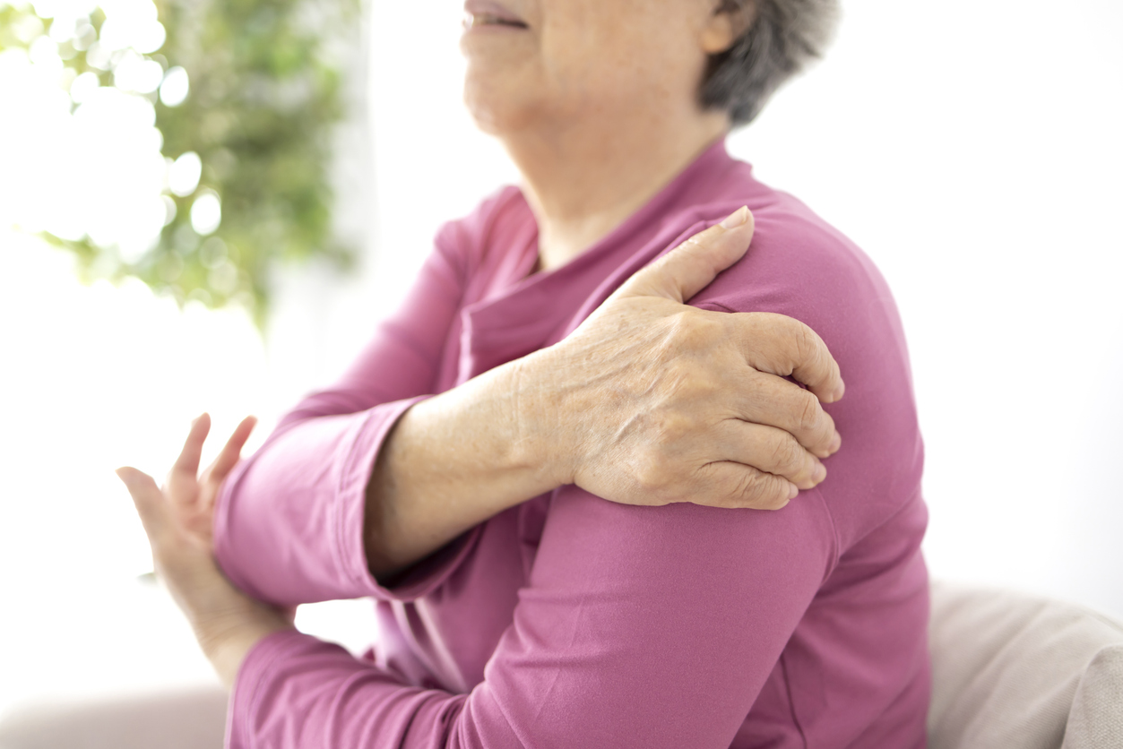 woman feeling shoulder popping