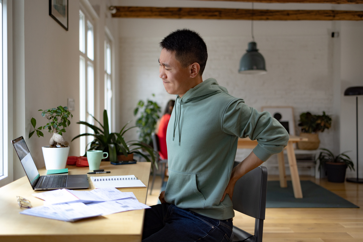 Thoracic back pain: symptoms, causes, treatments