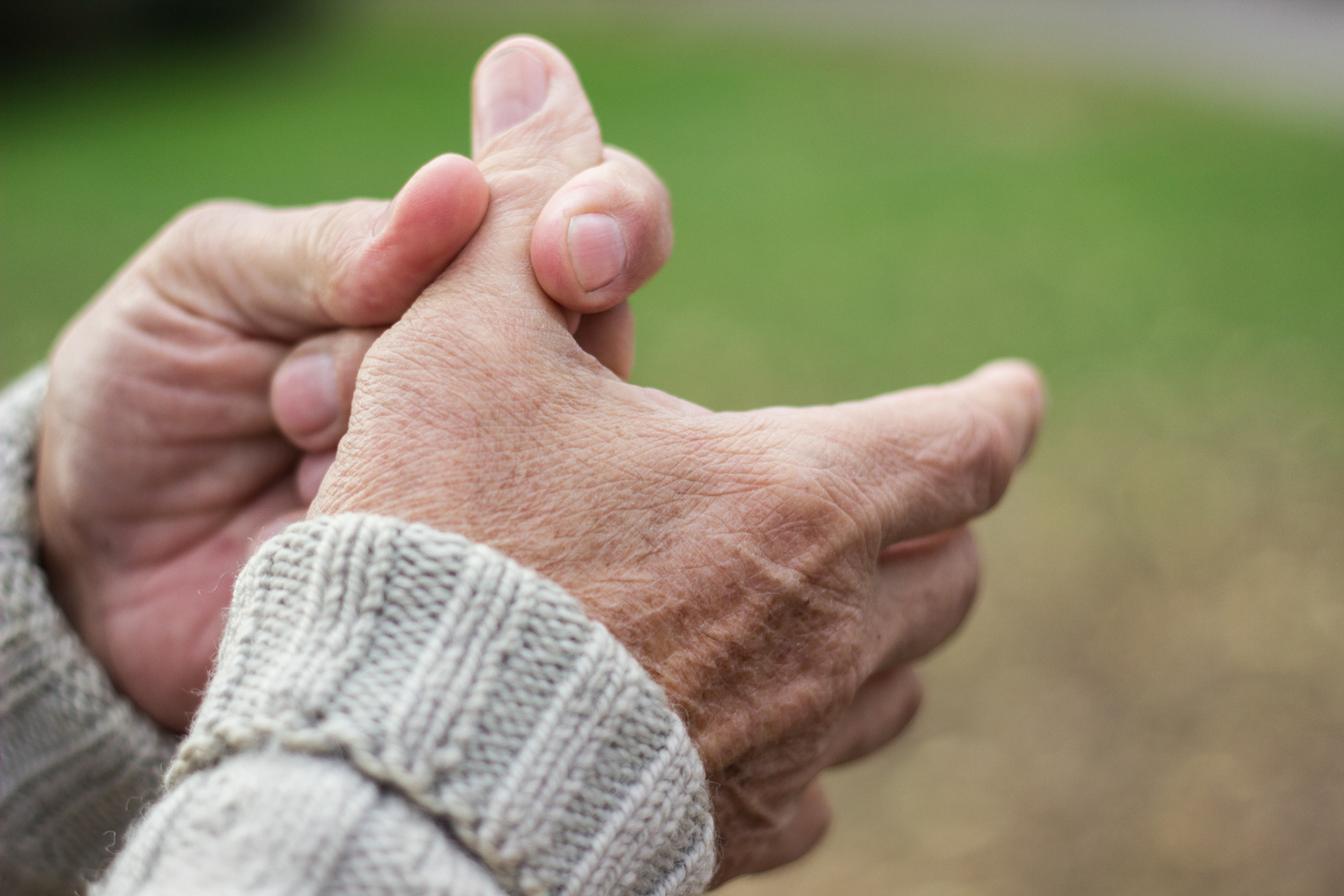 What is thumb arthritis? Signs you have it and how to treat it