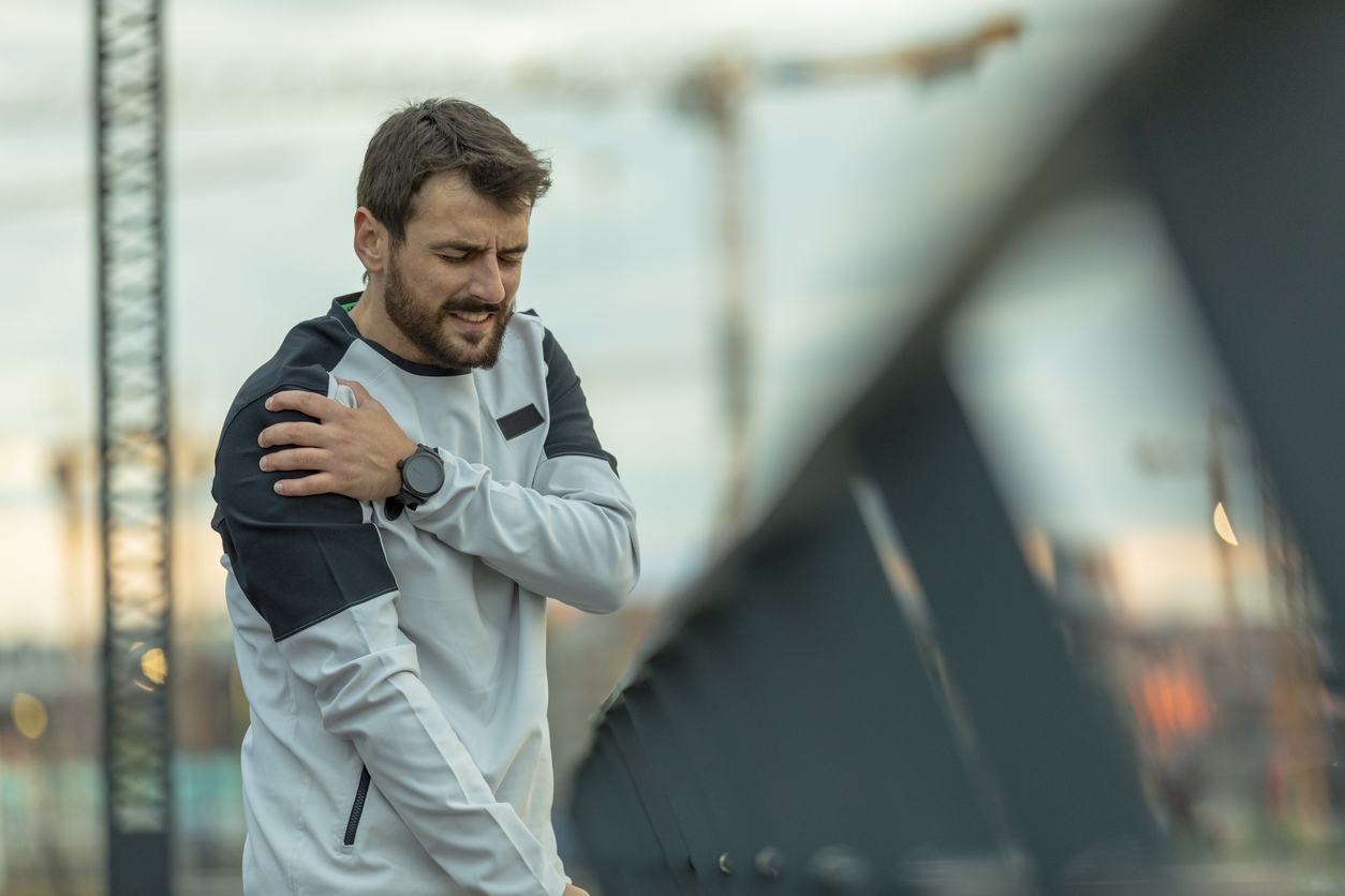 How to Prevent and Treat a Shoulder Strain and Sprain