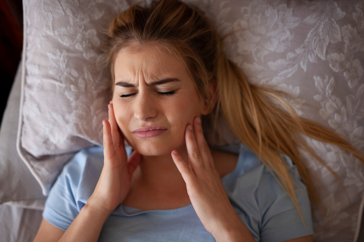 woman-feeling-tmj-pain