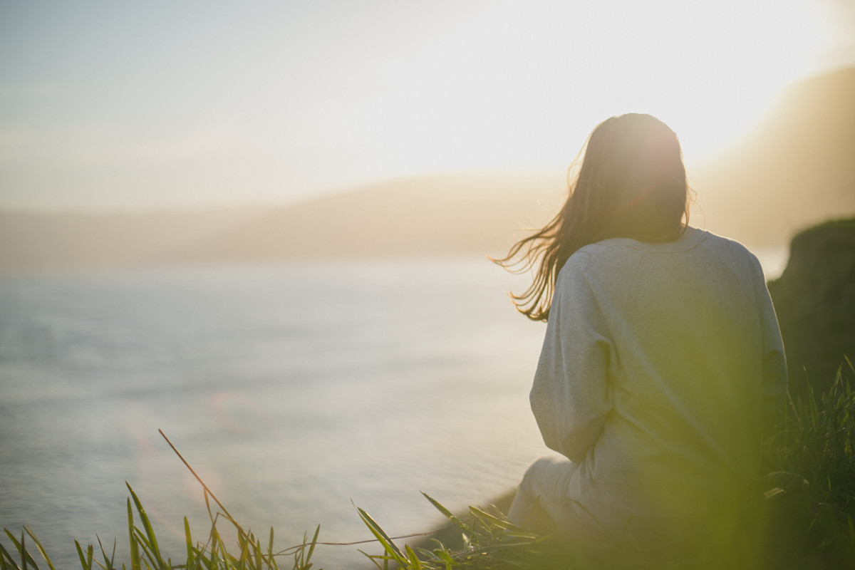 How to Be More Mindful: 12 Tips to Manage Pain and Reduce Stress