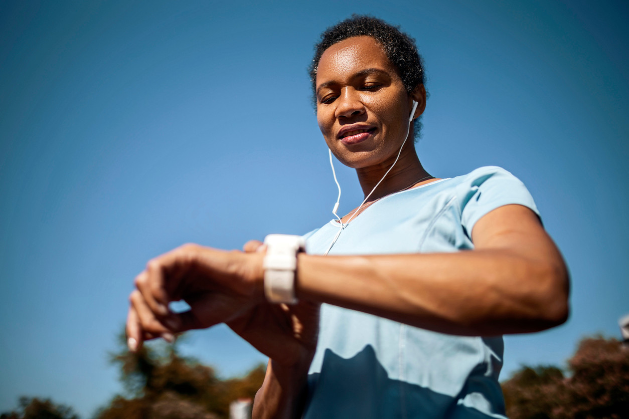 woman thinking how many steps should i take in a day