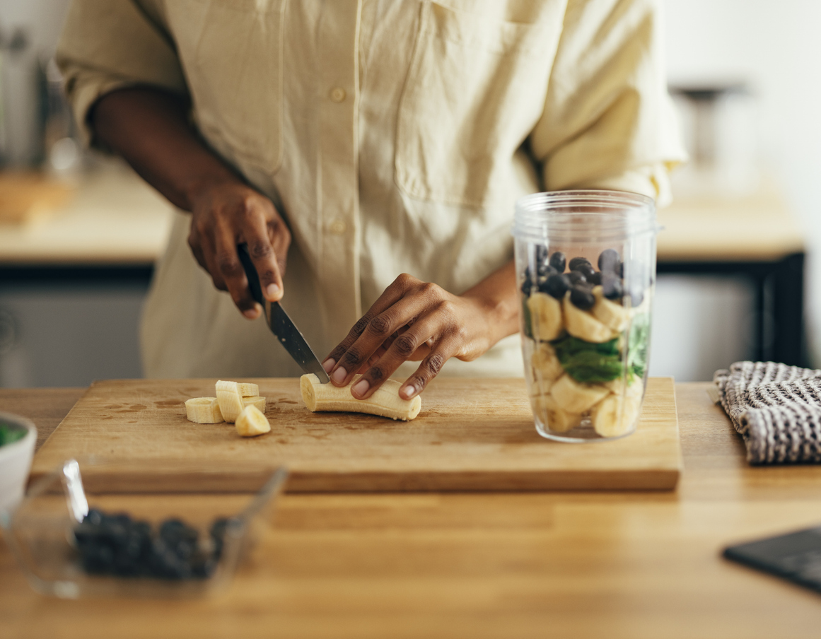 man-preparing-healthy-breakfast