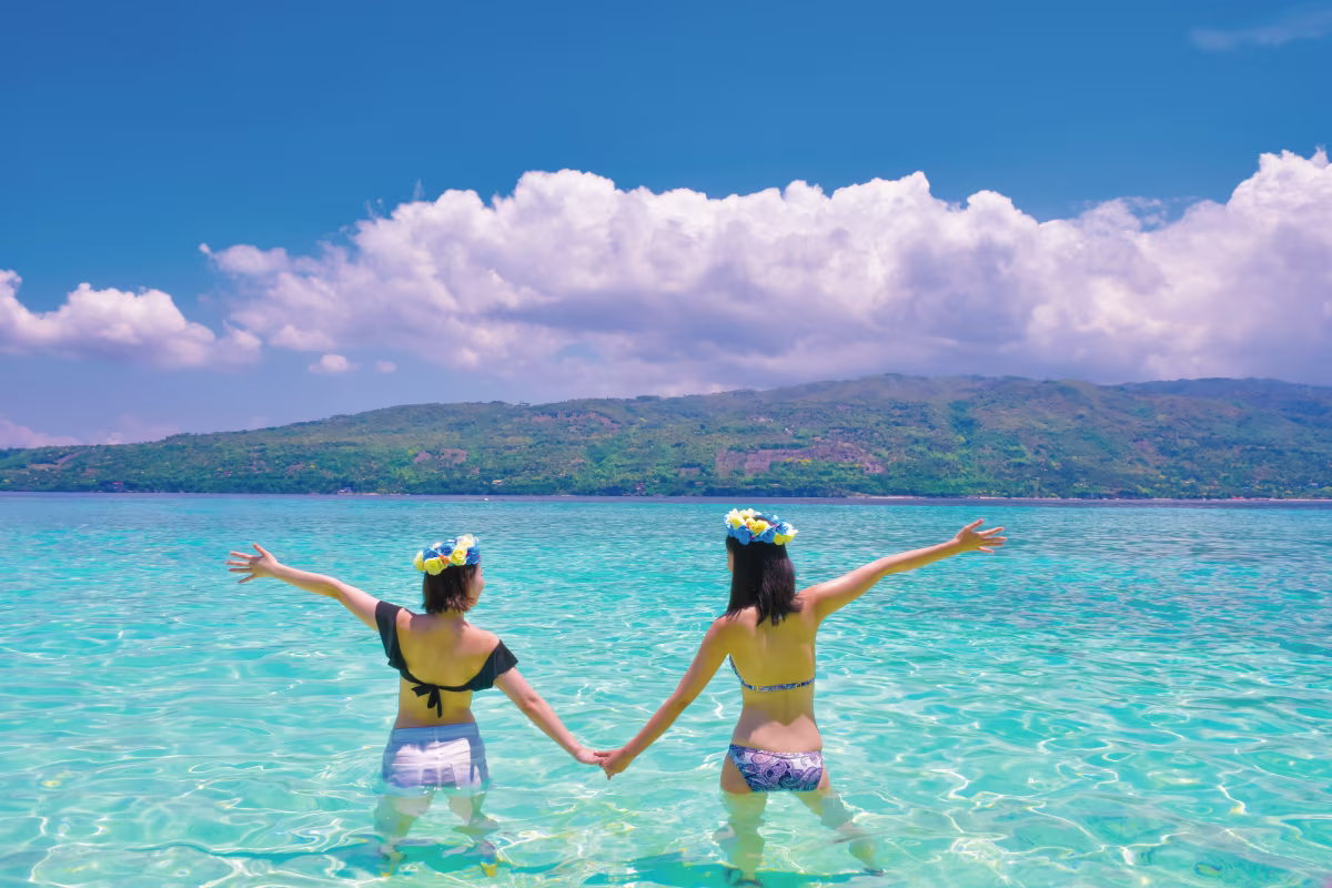 スミロン島のサンドバーで映えるひととき