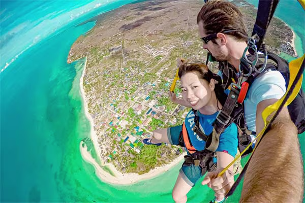 バンタヤン島でスカイダイビングに挑戦！