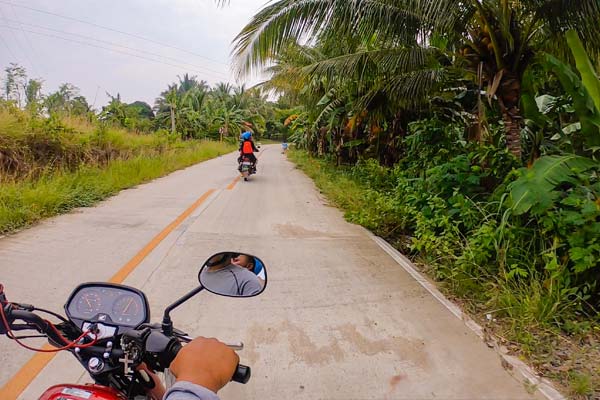 バイクに乗って出発地点へ！