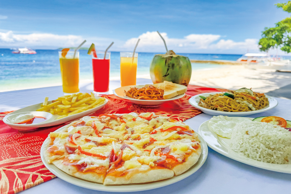 オーシャンビューを楽しむランチタイム