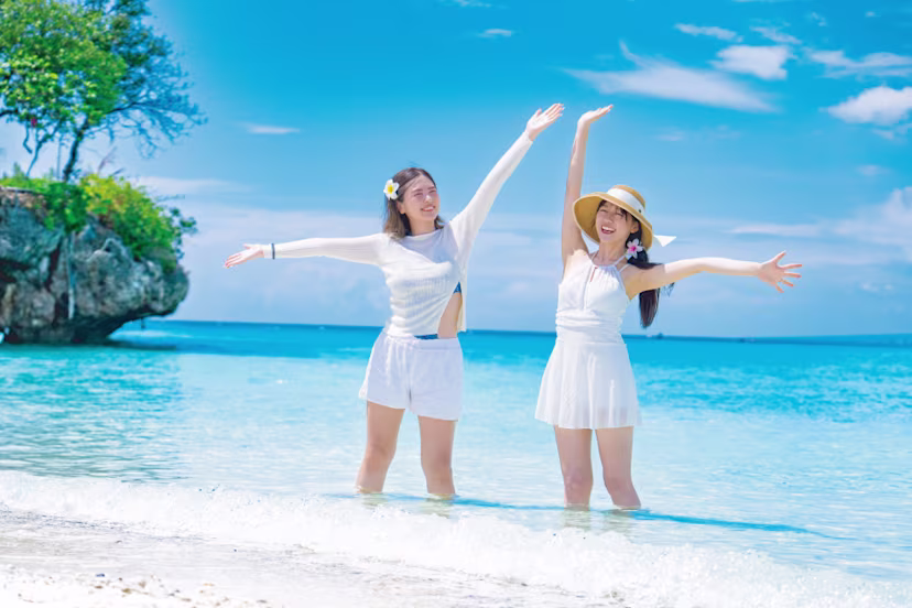 ジンベイザメ&スミロン島&カワサン滝ツアー(ランチ付き・無料送迎&自由下車OK)