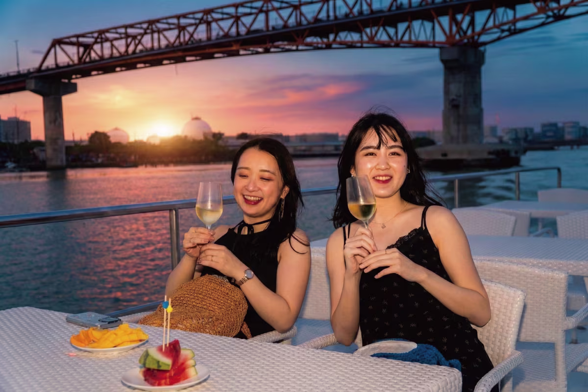 サンセットクルージング 女性写真