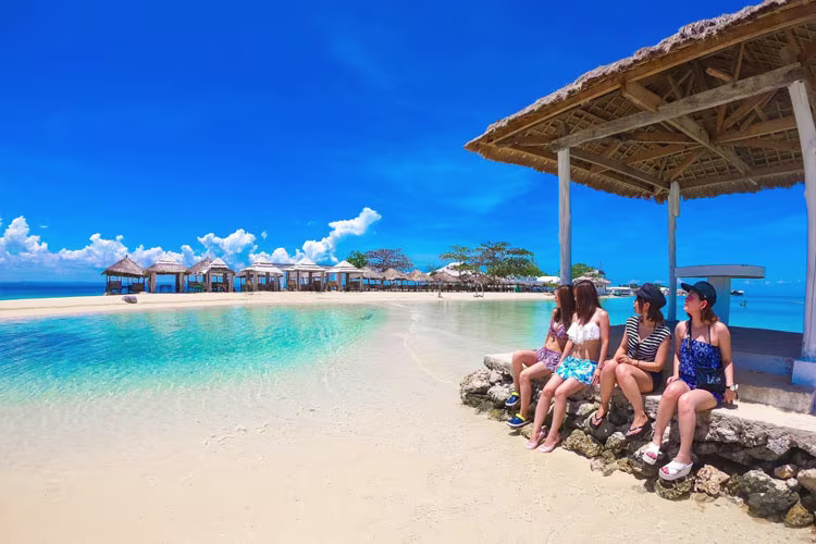 遠浅に広がる、美しい砂浜が魅力のパンダノン島