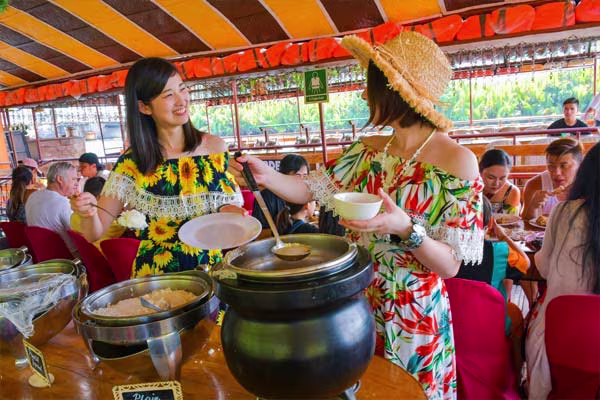 【無料】フィリピン料理を堪能できるクルージングランチ