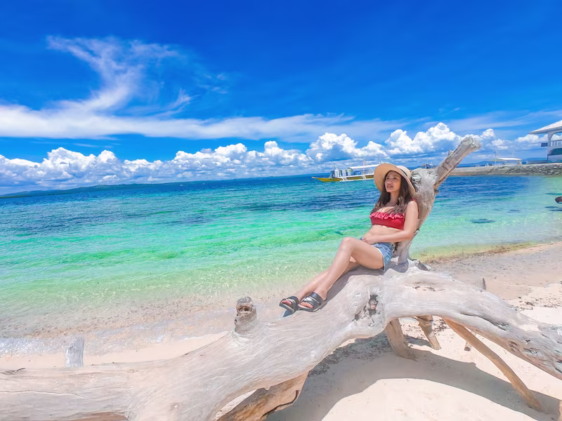 セブ島アイランドホッピングならCSP！人気のパンダノン・ナルスアン・ヒルトゥガンを巡る王道ツアー。絶景ビーチでのBBQランチ、往復無料送迎、GoPro写真データ当日共有も全て無料。日本語ガイド同行で初心者も安心です。透明度抜群の海で最高の思い出を！