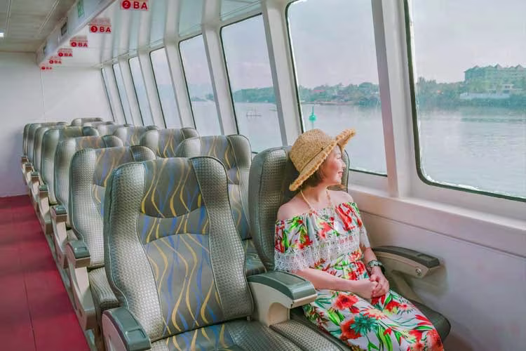 ビジネスクラスで快適な船旅へ